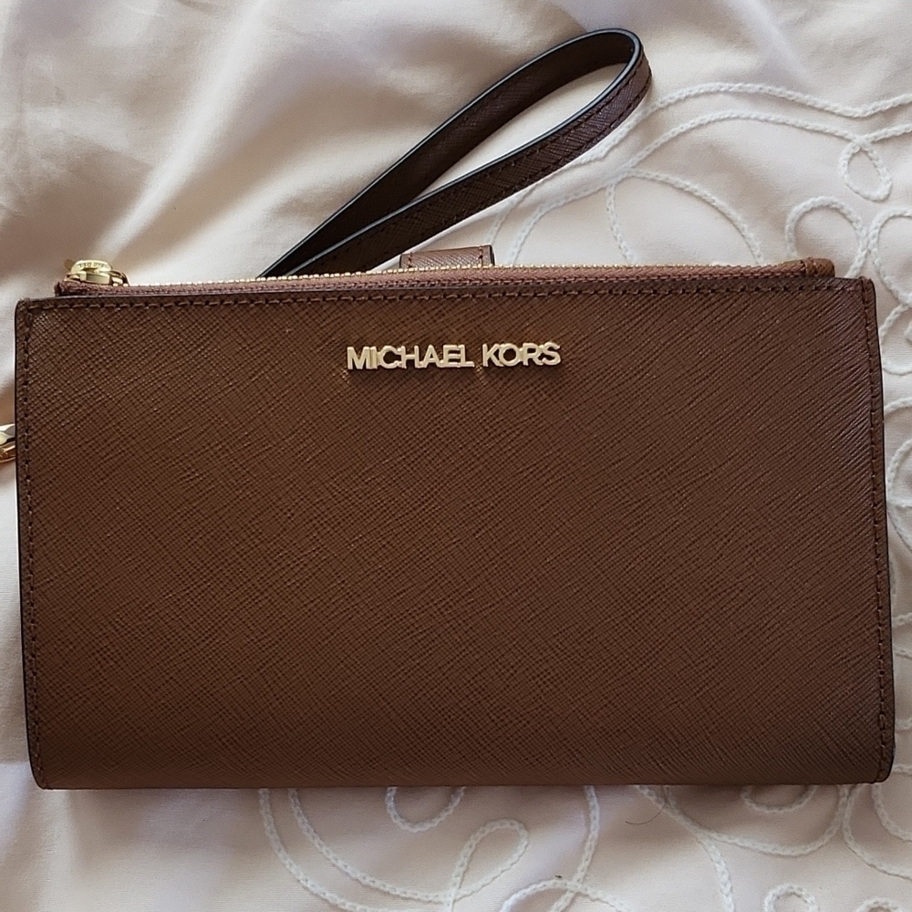 Michael kors smartphone wallet new, brown color